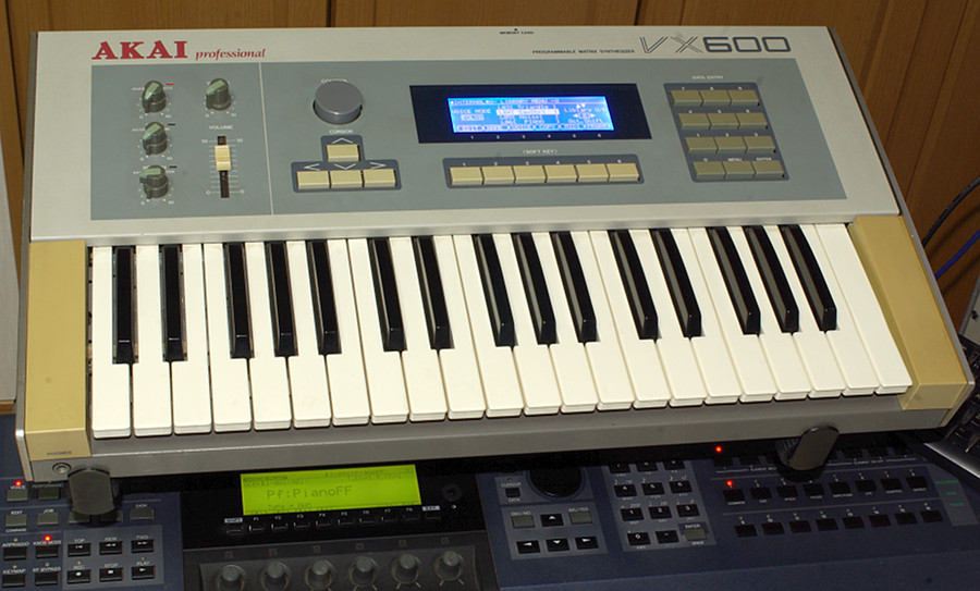 AKAI VX600